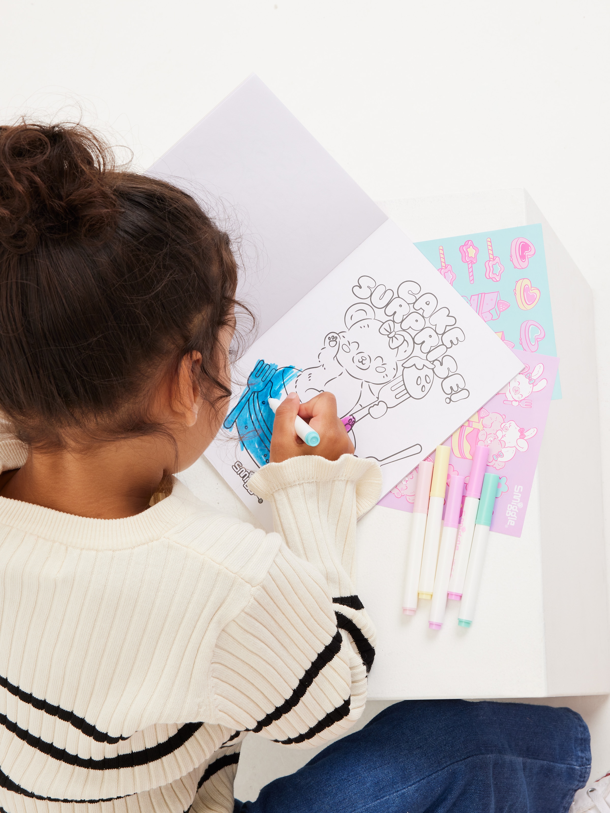 Out & About Mess-Free Colour Art